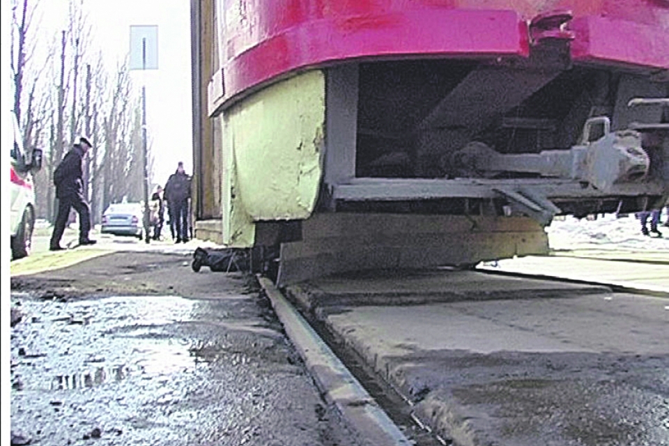 Трагедия в Борщаговке: трамвай переехал пенсионера